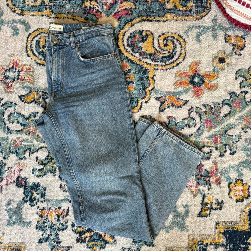Zara Mid Rise straight jeans